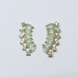 Brinco dourado ear cuff com pedras coloridas